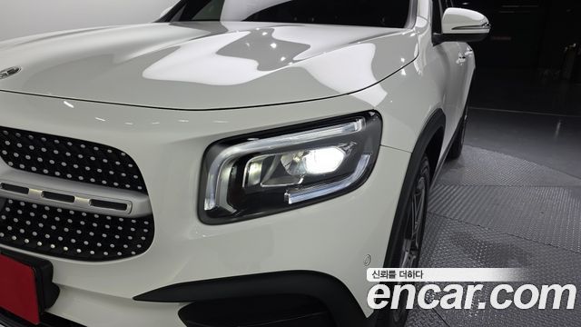 Mercedes-Benz GLB-Class 2022 — photo 8
