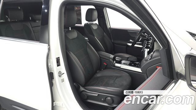 Mercedes-Benz GLB-Class 2022 — photo 16