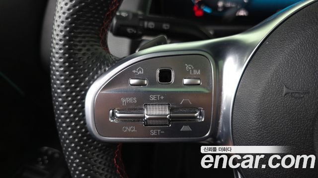 Mercedes-Benz GLB-Class 2022 — photo 28