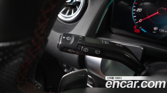 Mercedes-Benz GLB-Class 2022 — photo 30