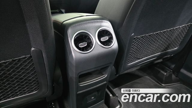 Mercedes-Benz GLB-Class 2022 — photo 31