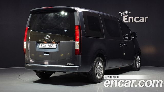 Hyundai Staria 2022 — photo 2