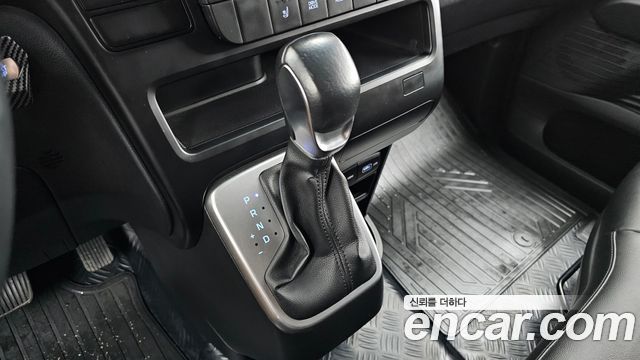 Hyundai Staria 2022 — photo 12