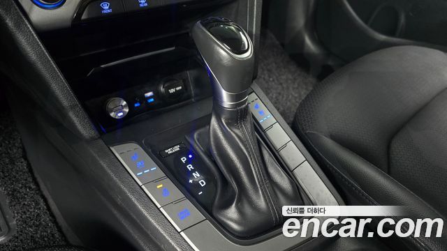Hyundai AVANTE 2018 — photo 9