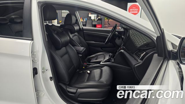 Hyundai AVANTE 2018 — photo 10