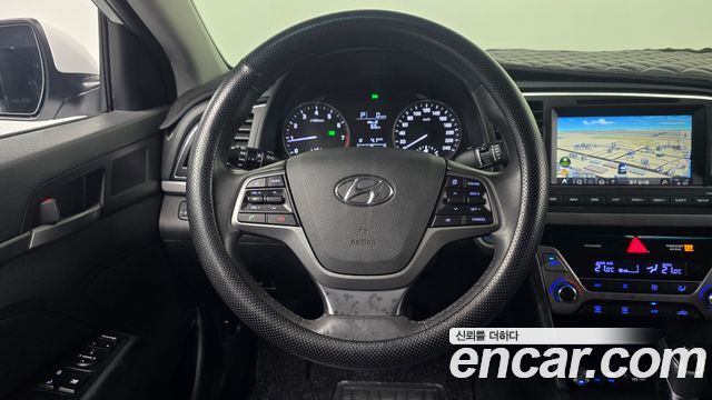 Hyundai AVANTE 2018 — photo 13