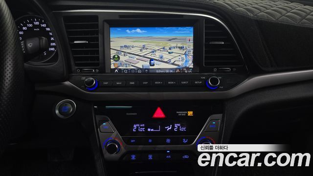 Hyundai AVANTE 2018 — photo 15
