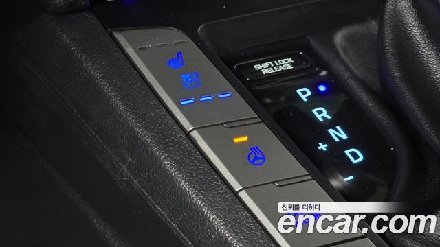 Hyundai AVANTE 2018 — photo 18