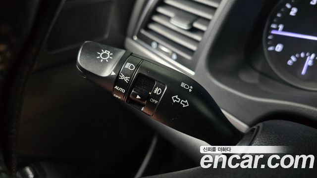 Hyundai AVANTE 2018 — photo 19