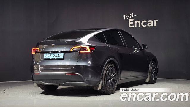 Tesla Model Y 2025 — photo 2
