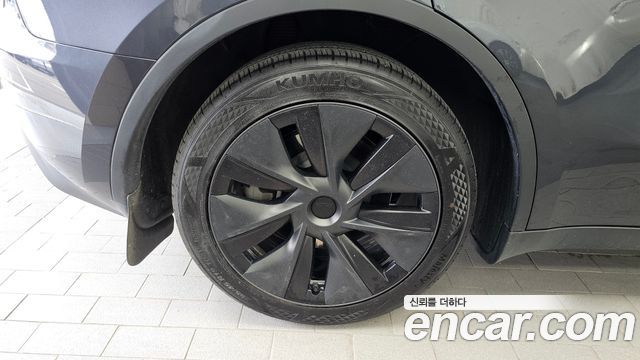 Tesla Model Y 2025 — photo 5