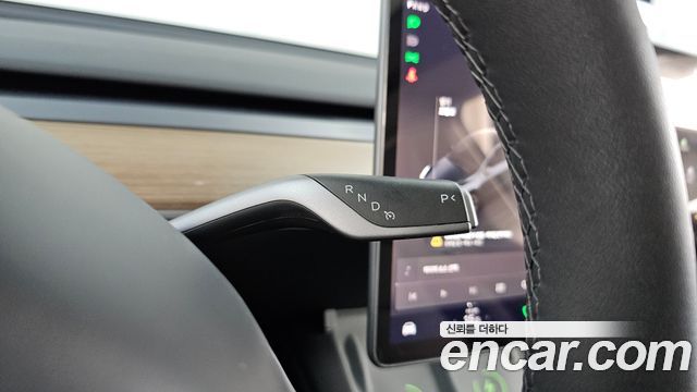 Tesla Model Y 2025 — photo 9