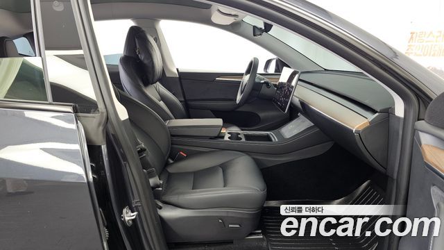 Tesla Model Y 2025 — photo 11