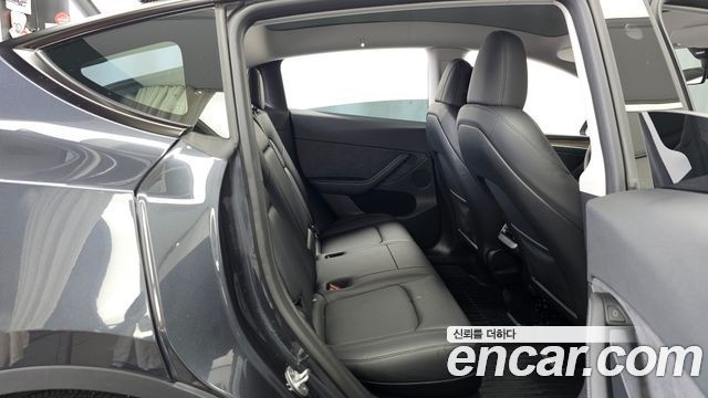 Tesla Model Y 2025 — photo 12