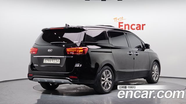 Kia Canival 2019 — photo 2