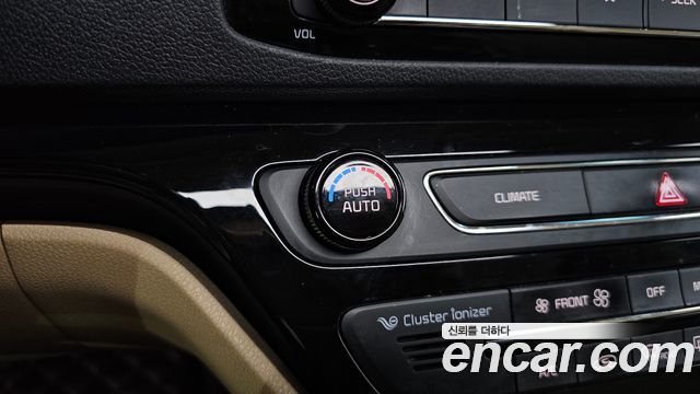 Kia Canival 2019 — photo 30