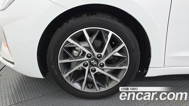 Hyundai AVANTE 2019 — photo 5