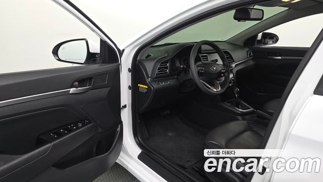 Hyundai AVANTE 2019 — photo 13