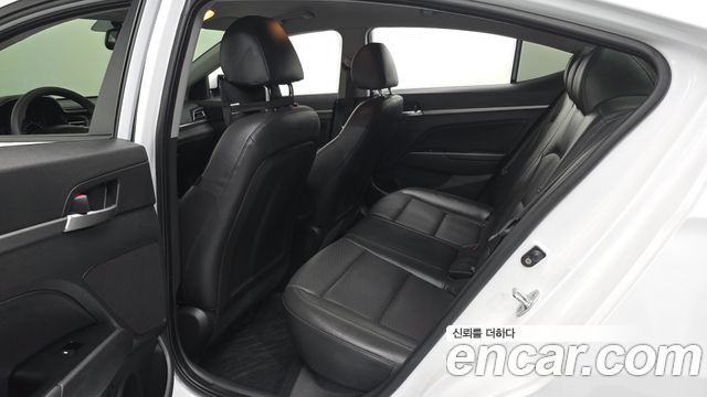 Hyundai AVANTE 2019 — photo 17