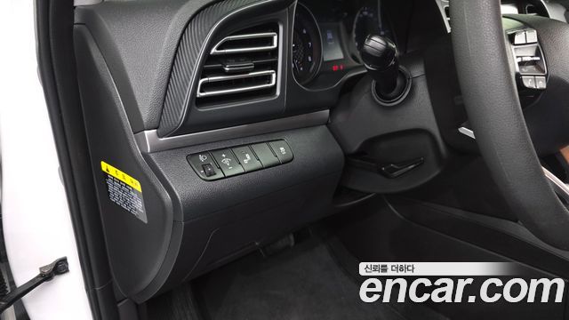Hyundai AVANTE 2019 — photo 19