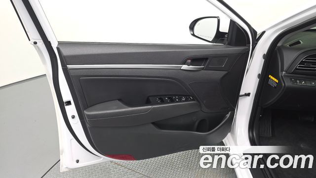 Hyundai AVANTE 2019 — photo 14