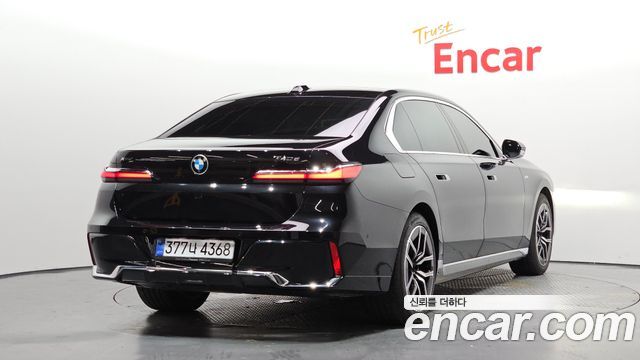 BMW 7-Series 2024 — photo 2