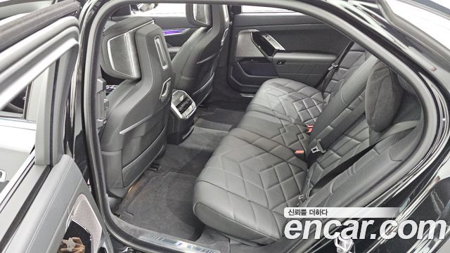 BMW 7-Series 2024 — photo 16