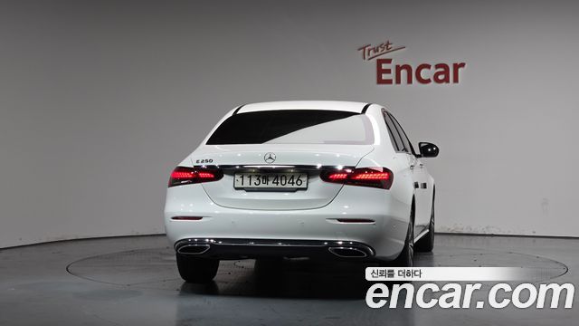 Mercedes-Benz E-Class 2021 — photo 4
