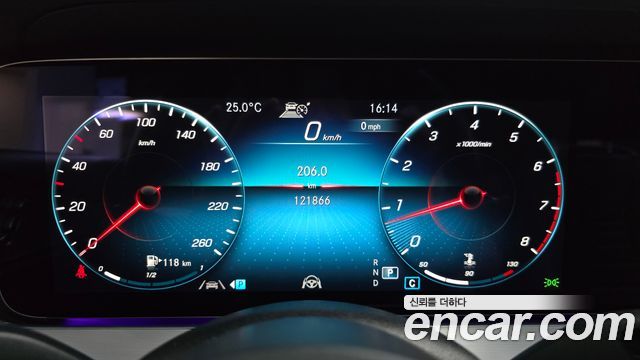 Mercedes-Benz E-Class 2021 — photo 11