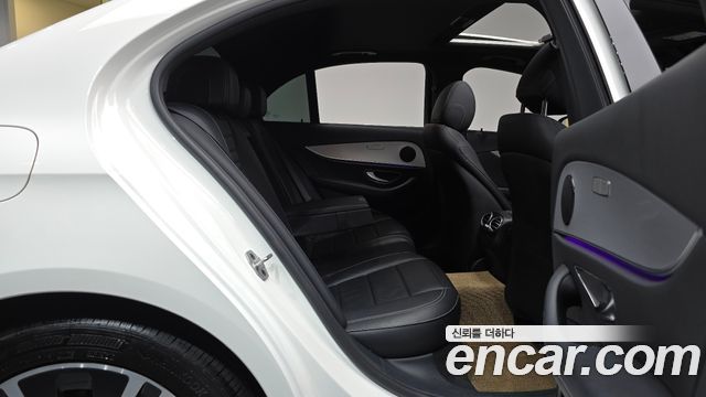 Mercedes-Benz E-Class 2021 — photo 17