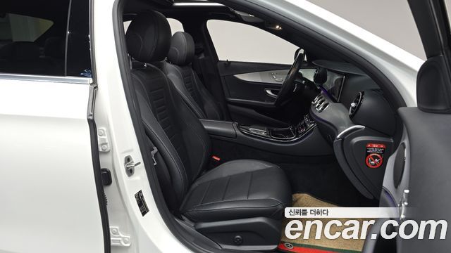 Mercedes-Benz E-Class 2021 — photo 18