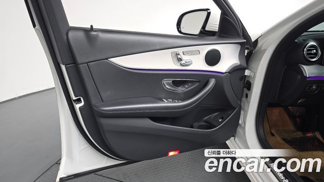 Mercedes-Benz E-Class 2021 — photo 14