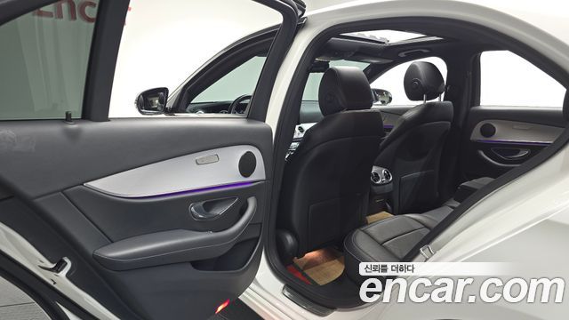 Mercedes-Benz E-Class 2021 — photo 16