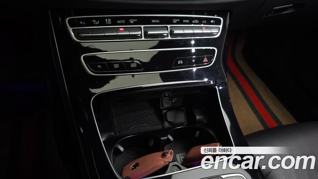 Mercedes-Benz E-Class 2021 — photo 30