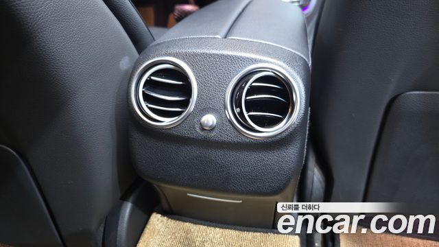 Mercedes-Benz E-Class 2021 — photo 32