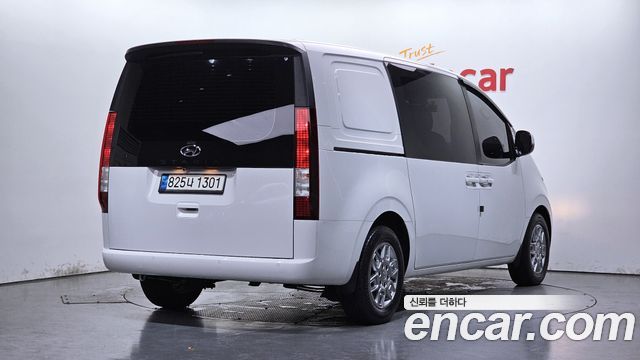 Hyundai Staria 2022 — photo 2