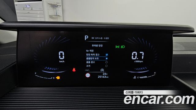 Hyundai Staria 2022 — photo 11