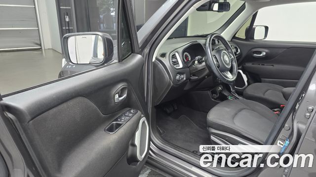 Jeep Renegade 2019 — photo 10