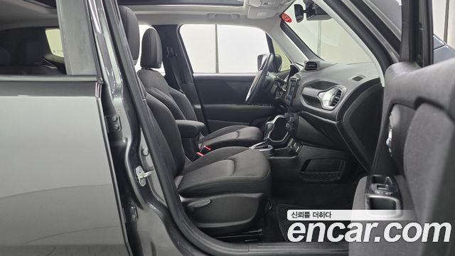 Jeep Renegade 2019 — photo 11