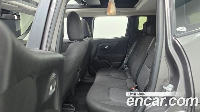 Jeep Renegade 2019 — photo 12