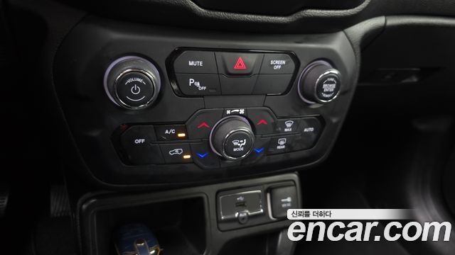 Jeep Renegade 2019 — photo 17