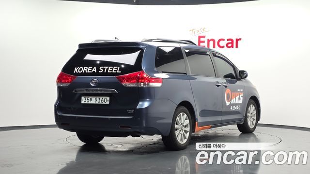 Toyota Sienna 2014 — photo 2