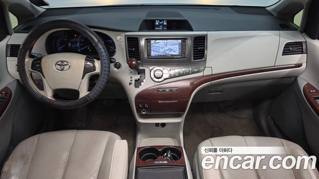 Toyota Sienna 2014 — photo 7