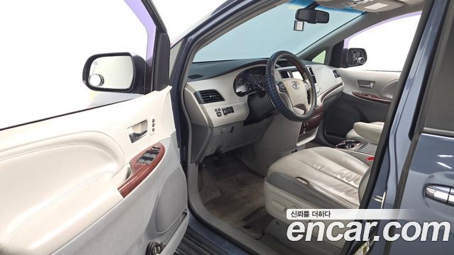 Toyota Sienna 2014 — photo 10