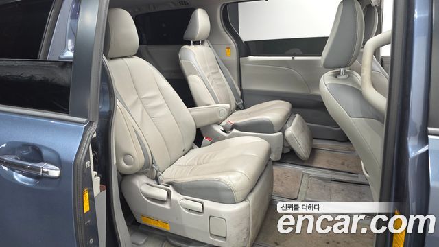 Toyota Sienna 2014 — photo 11
