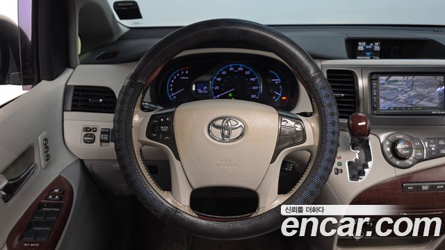 Toyota Sienna 2014 — photo 12