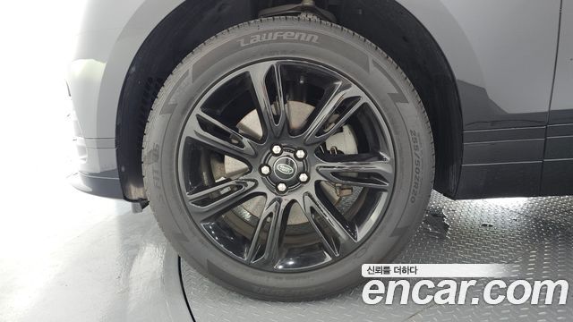 Land Rover Range Rover Velar 2023 — photo 5