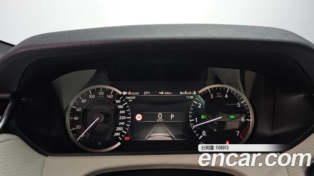 Land Rover Range Rover Velar 2023 — photo 8