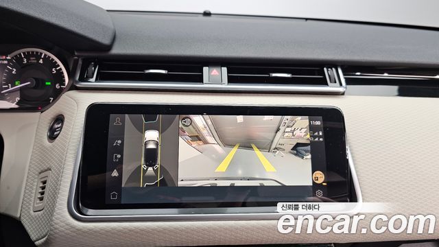 Land Rover Range Rover Velar 2023 — photo 15