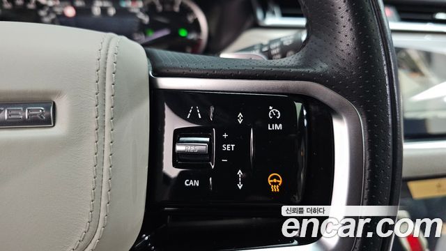Land Rover Range Rover Velar 2023 — photo 16